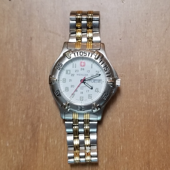Wenger Other - Wenger Swiss Army Calendar Watch SMT WR100M
